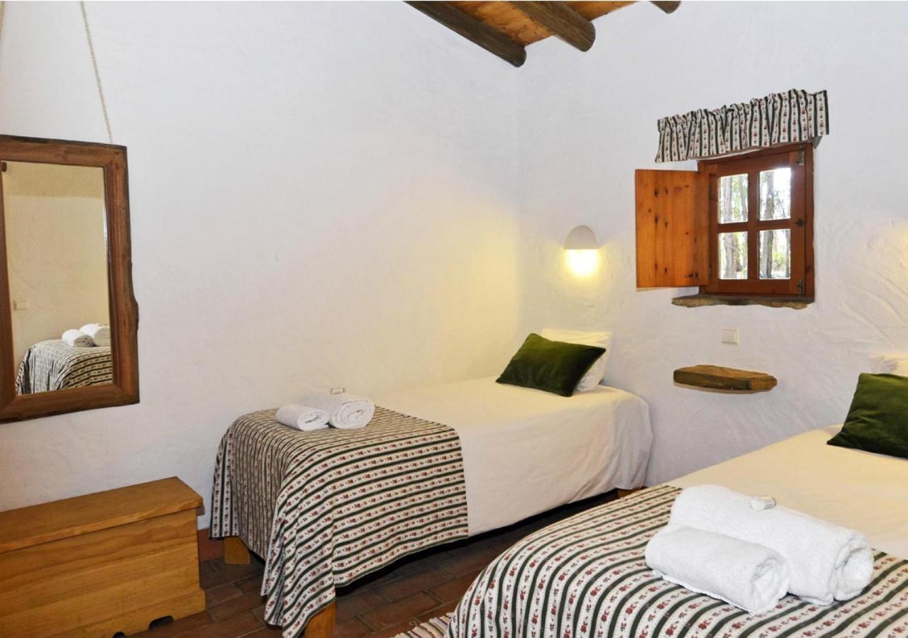 Hostal Cerro Da Fontinha São Teotónio Habitación foto